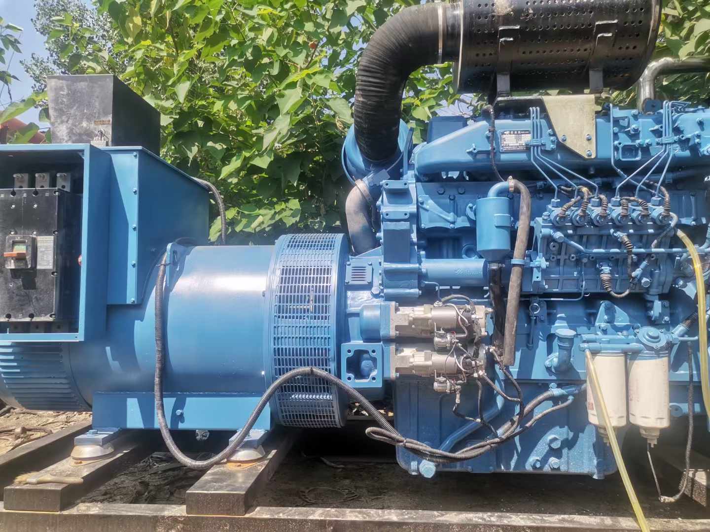 城中详细说明降低 800kW 柴油发电机输出电流波动的方法