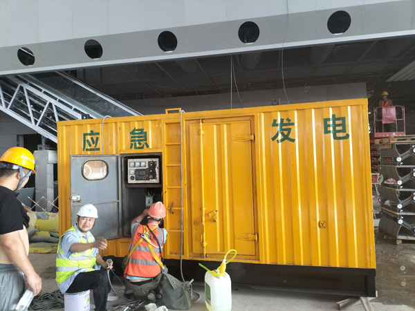 城中怎样判断空气滤清器是否需要更换？